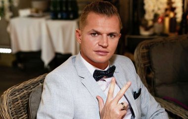 Удравший от плоской Бузовой Тарасов схватился за женскую грудь: Двойной праздник