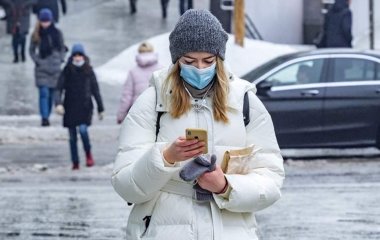Лікар пояснив небезпеку довго носити внутрішньоканальні навушники