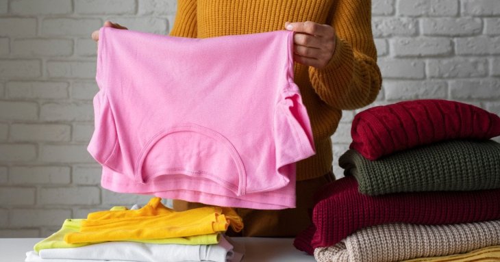 Більше не доведеться прасувати одяг після прання: цей засіб зробить речі рівними та гладкими