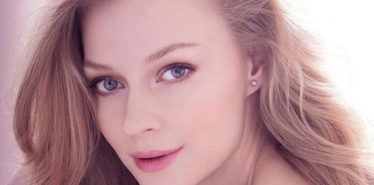 Светлана Ходченкова продемонстрировала эффектное платье в Каннах