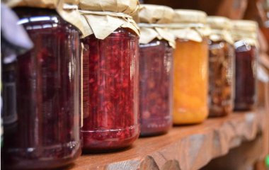 Лікар пояснила, як ознаки отрути можна виявити у банку з варенням