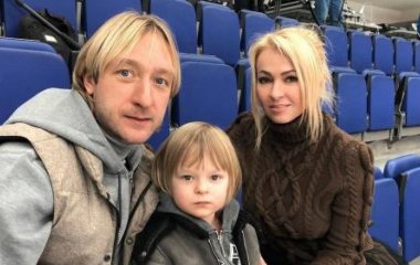 Сын Яны Рудковской и Евгения Плющенко не будет ходить в школу