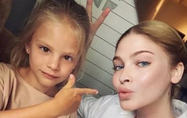 Модель Алена Шишкова объяснила решение отдать дочь на воспитание свекрови