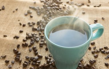 Чому каву п'ють з холодною водою: просте пояснення, що з нею потрібно робити