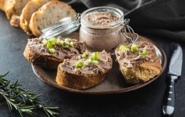 Блюдо, которое всегда уместно: как приготовить паштет из куриной печени