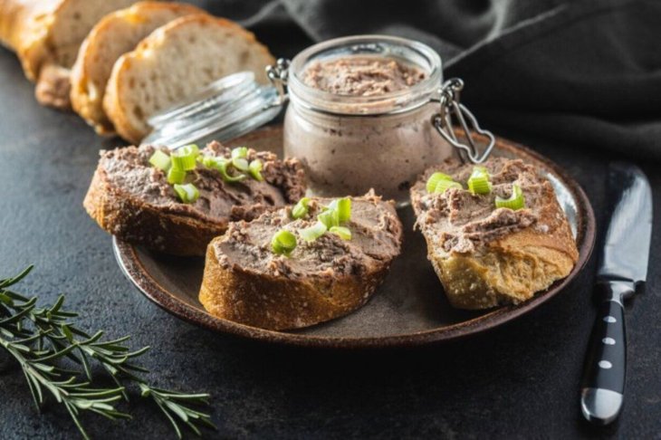 Блюдо, которое всегда уместно: как приготовить паштет из куриной печени