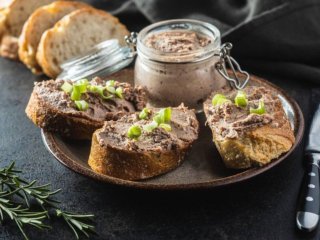 Блюдо, которое всегда уместно: как приготовить паштет из куриной печени
