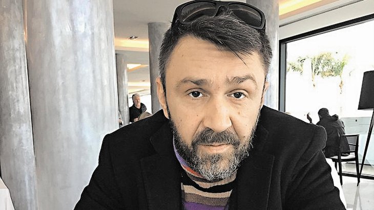 Сергей Шнуров отметил день рождения друга в придорожном кафе