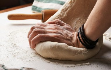 Порада пекарів: простий інгредієнт, який змусить дріжджове тісто піднятися вдвічі швидше