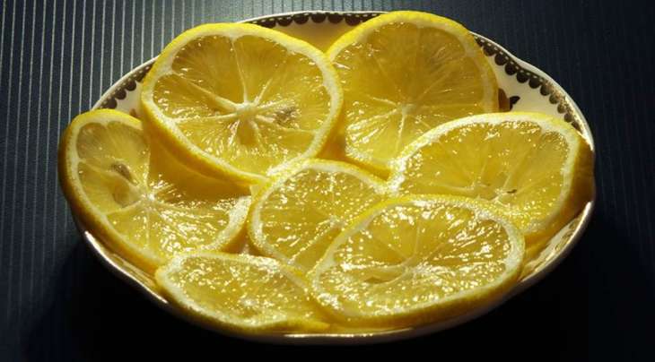 Врач предостерег от чрезмерного употребления лимона