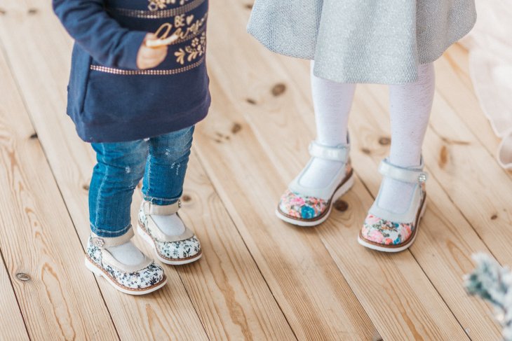 Перше взуття для малюка: як правильно вибрати черевики на перші кроки?