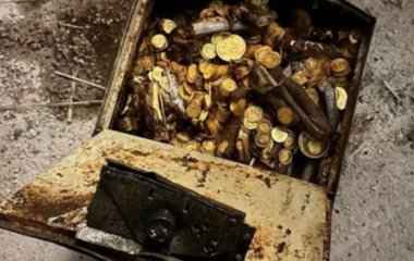 Старанний сантехнік під час ремонту будинку знайшов неймовірний скарб