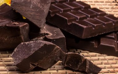 Користь гіркого шоколаду для серця та шкіри