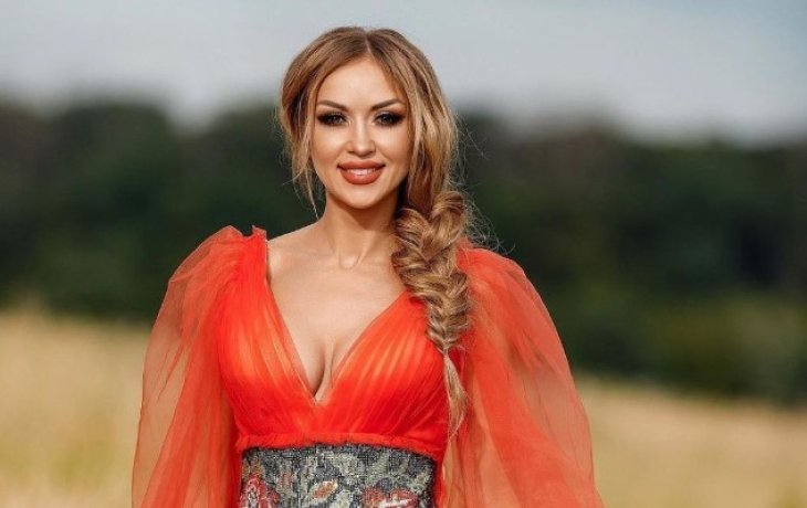 Наталья Валевская в пикантном купальнике блеснула аппетитными формами