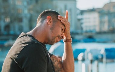 Головний біль назвали ознакою смертельно небезпечного захворювання