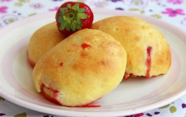 Пышные пирожки с клубникой: обязательно приготовьте летом