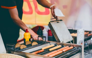 Як часто можна їсти сосиски та які купувати, щоб не нашкодити шлунку