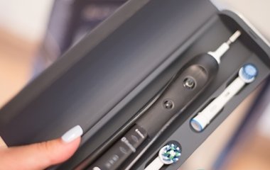 Чи можна постійно користуватись електричною зубною щіткою?
