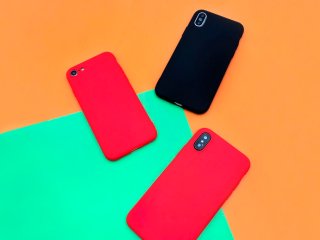 Будет как новый: 5 способов очистить силиконовый чехол для смартфона от желтизны