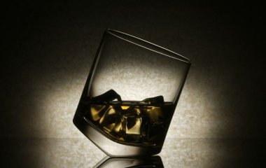 Фахівці розповіли, чим найкраще закушувати ром: тут все залежить від виду