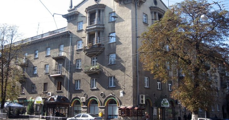 Високі стелі у сталінках: для кого їх робили та в чом їх особливість