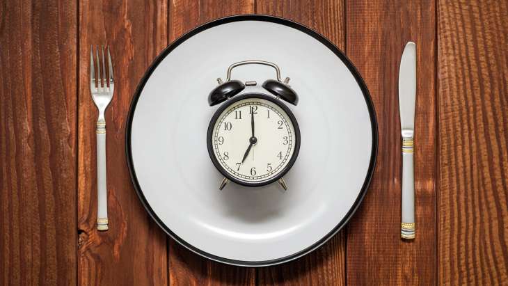 Названы пять вредных привычек, которые не дают похудеть