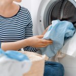 Четыре эффективных способа выведения пятен от краски из одежды