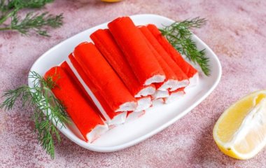 З чого роблять крабові палочки: шукємо морепродукти