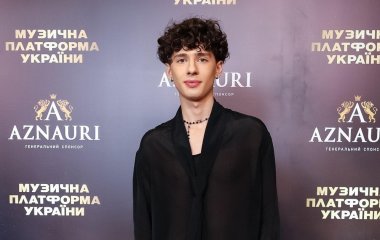 Відомому українському співаку просто в центрі Києва навмисно пошкодили авто