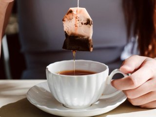 Можно ли повторно использовать чайный пакетик: мнение медиков