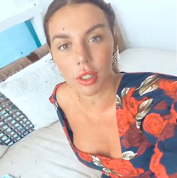 В числе подружек организатора обнаженной дубайской фотосессии Виталия Гречина оказалась Анна Седокова