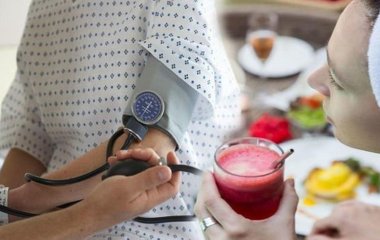 Названо напої для стабілізації тиску та зняття нервової напруги