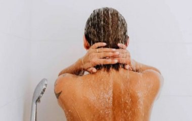Як довго лікарі дозволяють стояти під душем і лежати у ванні