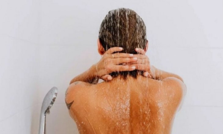 Як довго лікарі дозволяють стояти під душем і лежати у ванні