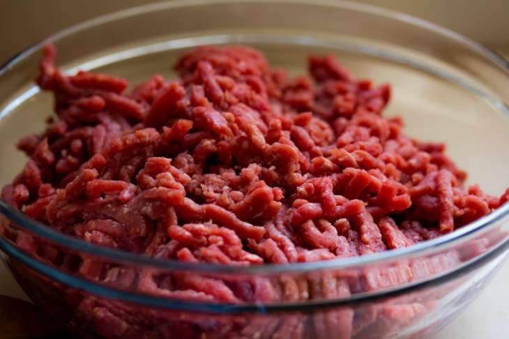 Любителей мяса с кровью предупредили о риске лишиться зрения