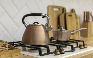 Каким народным способом можно легко убрать накипь из чайника