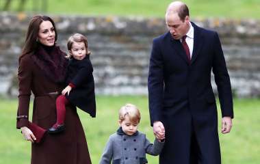 Принц Уильям и Кейт Миддлтон с детьми приняли участие в акции в поддержку врачей
