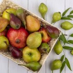 Какими ягодами и фруктами можно отравиться и что делать, чтобы этого не произошло – предостережение врача