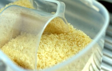 Чи можна зберігати рис в оригінальному пакуванні: що про це кажуть фахівці