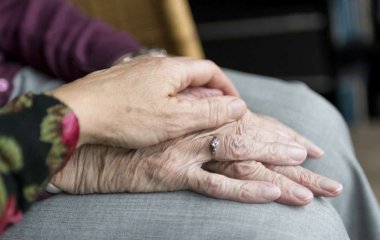Медики назвали факторы, которые могут замедлить старение
