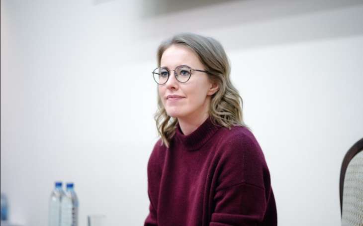 Ксения Собчак считает, что не похожа на отражение в зеркале