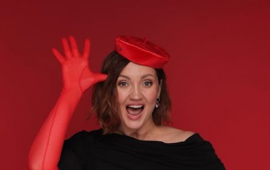 40-річну Олю Цибульську на тлі заяв про вагітність заскочили з помітно округлим животиком