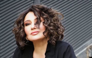 Олена Мозгова показала рідкісні фото доньки-красуні від Пономарьова й публічно звернулася до неї