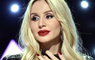 В мини-платье в постели: Светлана Лобода поделилась пикантным фото перед концертом в Лондоне  
