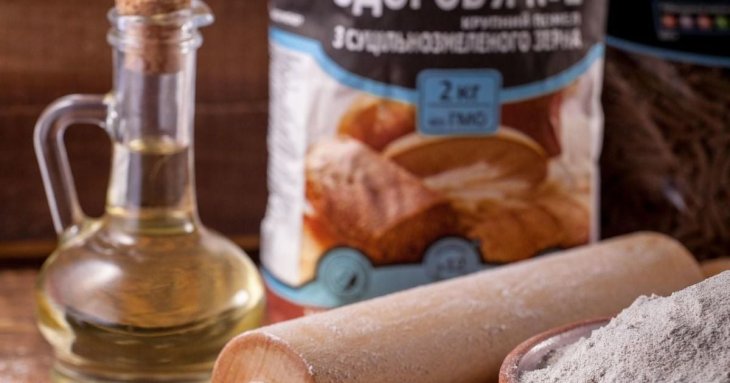 Щоб в борошні більше не заводилися жучки: як зберігати продукт правильно