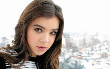 Хейли Стейнфелд блистает для журнала Marie Claire