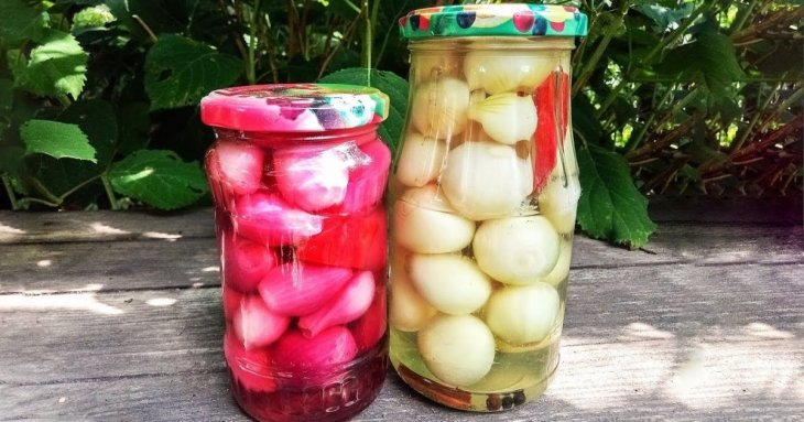 Цілі пікантні цибулинки: рецепт маринованої цибулі