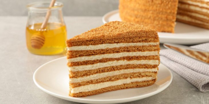 Вкусная выпечка за 10 минут: рецепт медовика 