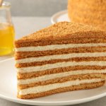 Вкусная выпечка за 10 минут: рецепт медовика 