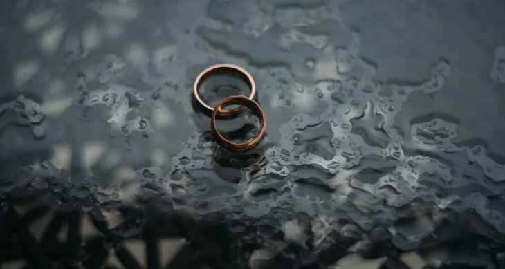 Жінка не може розлучитися з чоловіком, поки не сплатить 365 000 доларів: що сталося